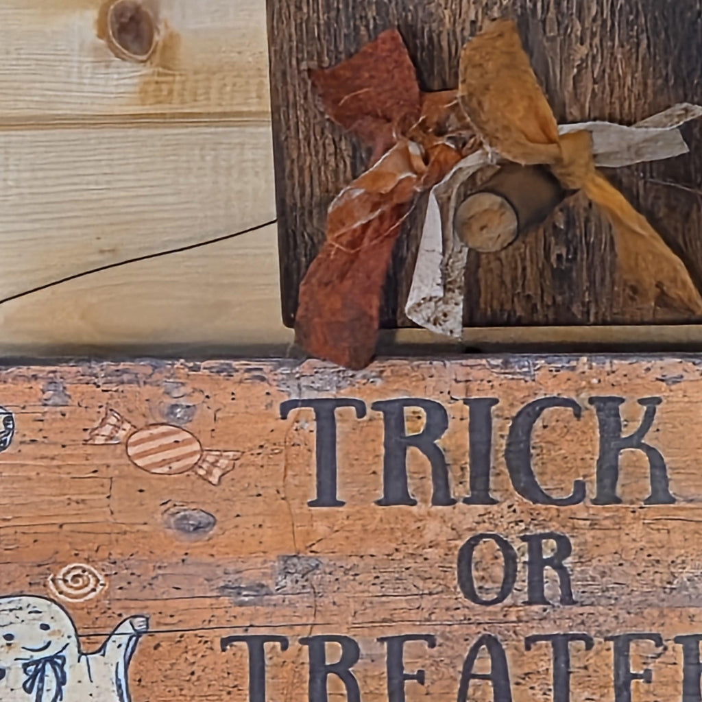 Primitive Halloween Wood Sign | Trick Treaters Welcome Folk Art (13 x 5)