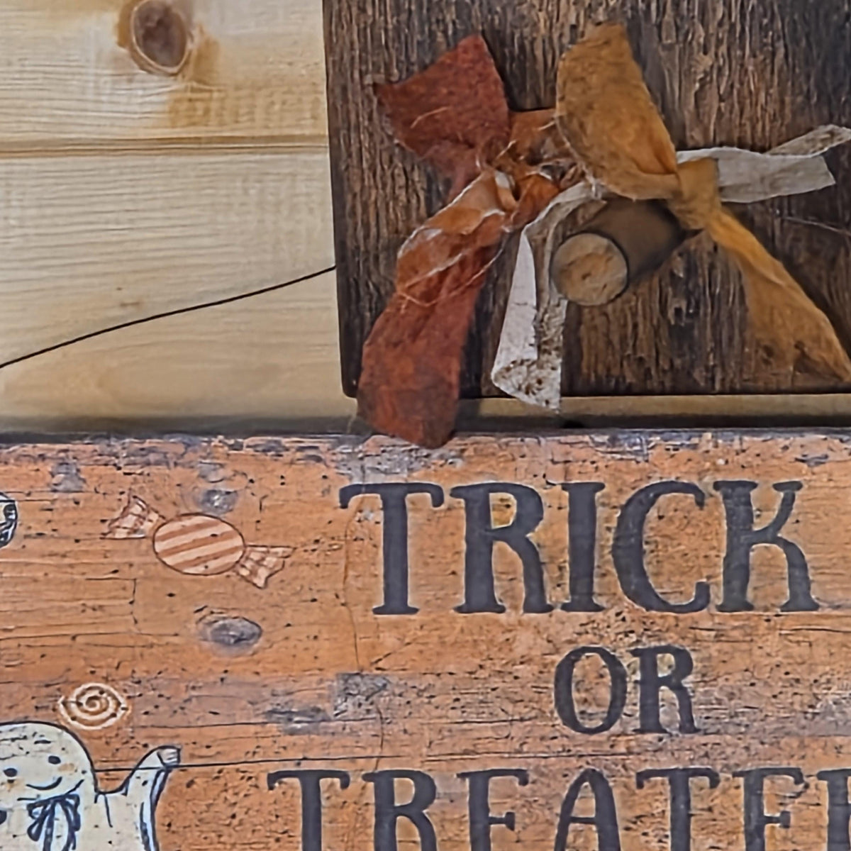 Primitive Halloween Wood Sign | Trick Treaters Welcome Folk Art (13 x 5)