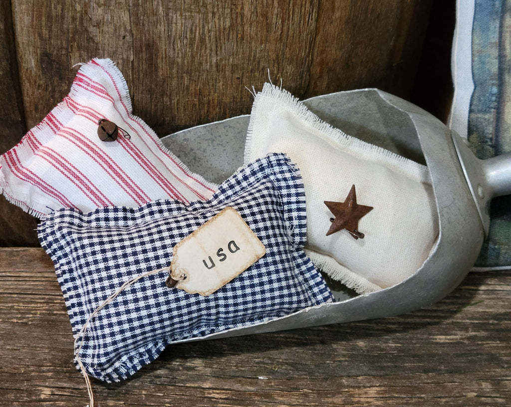 New Primitive Farmhouse Americana Patriotic set of 3 bowl filler mini pillow ornis