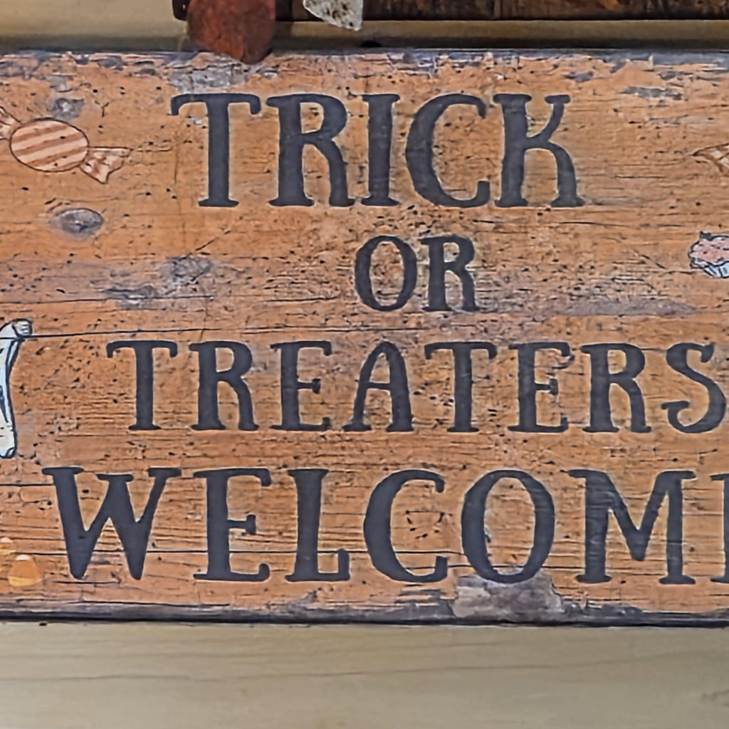 Primitive Halloween Wood Sign | Trick Treaters Welcome Folk Art (13 x 5)