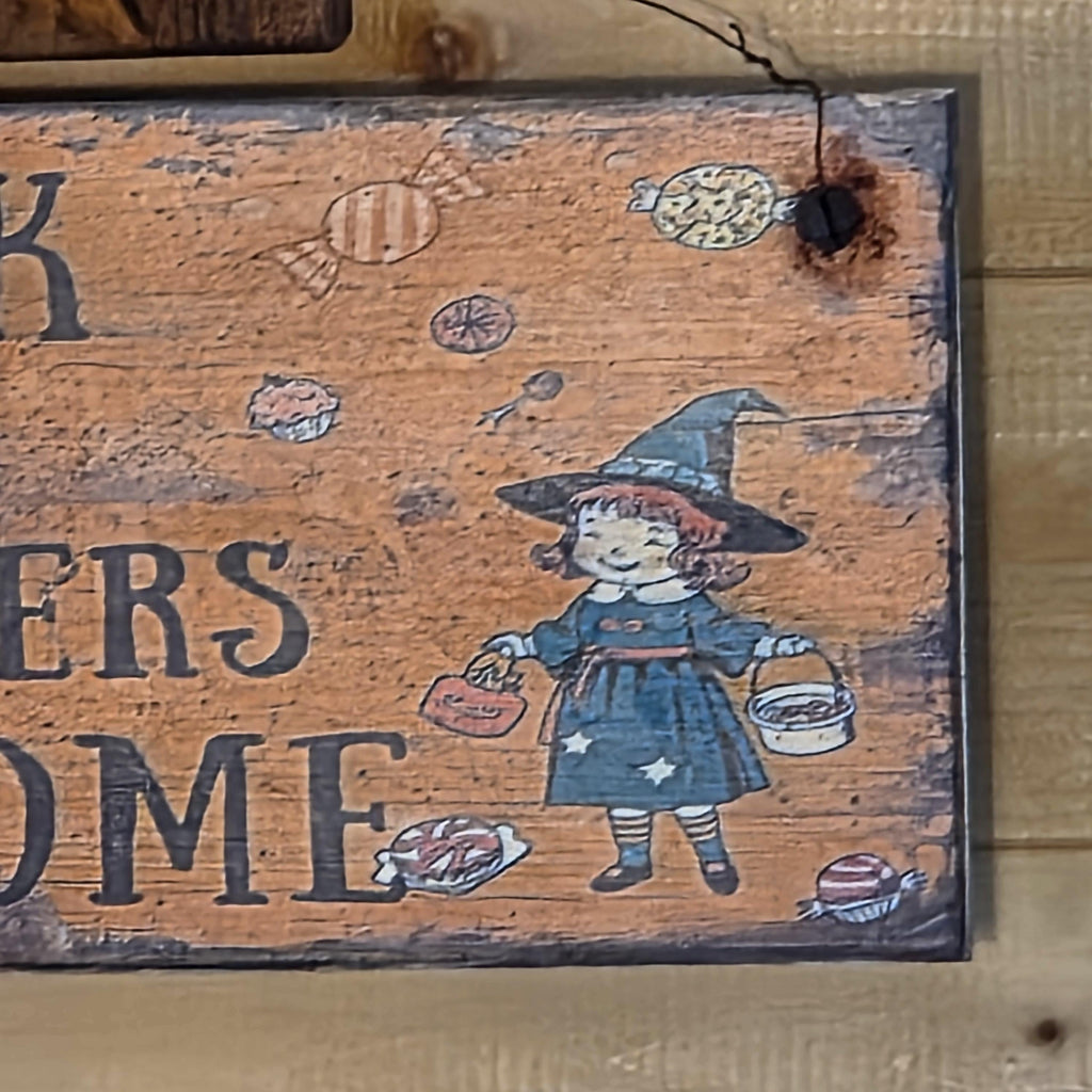 Primitive Halloween Wood Sign | Trick Treaters Welcome Folk Art (13 x 5)