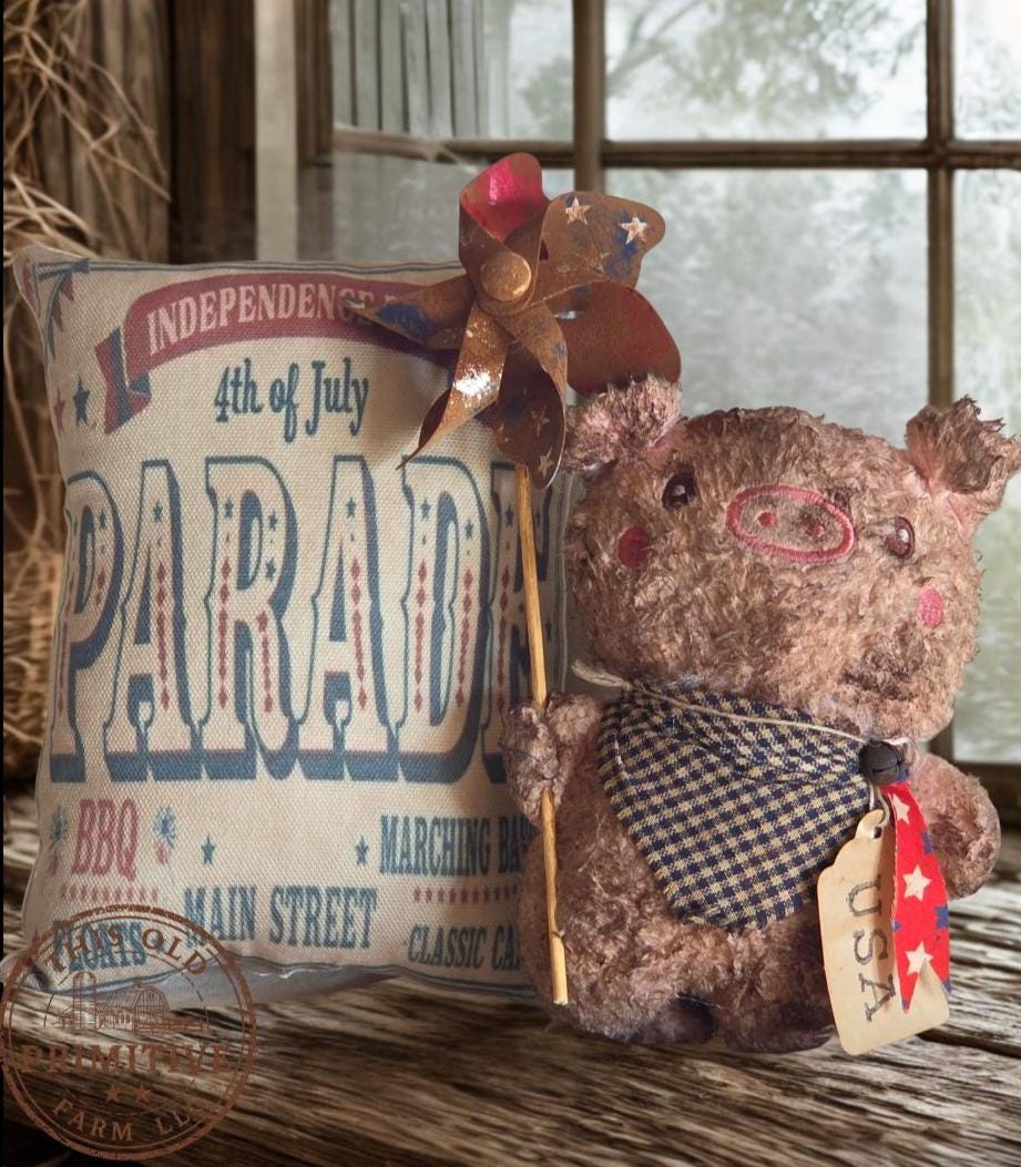 Primitive Farmhouse Pig Shelf Sitter | Patriotic 4th of July Parade Decor