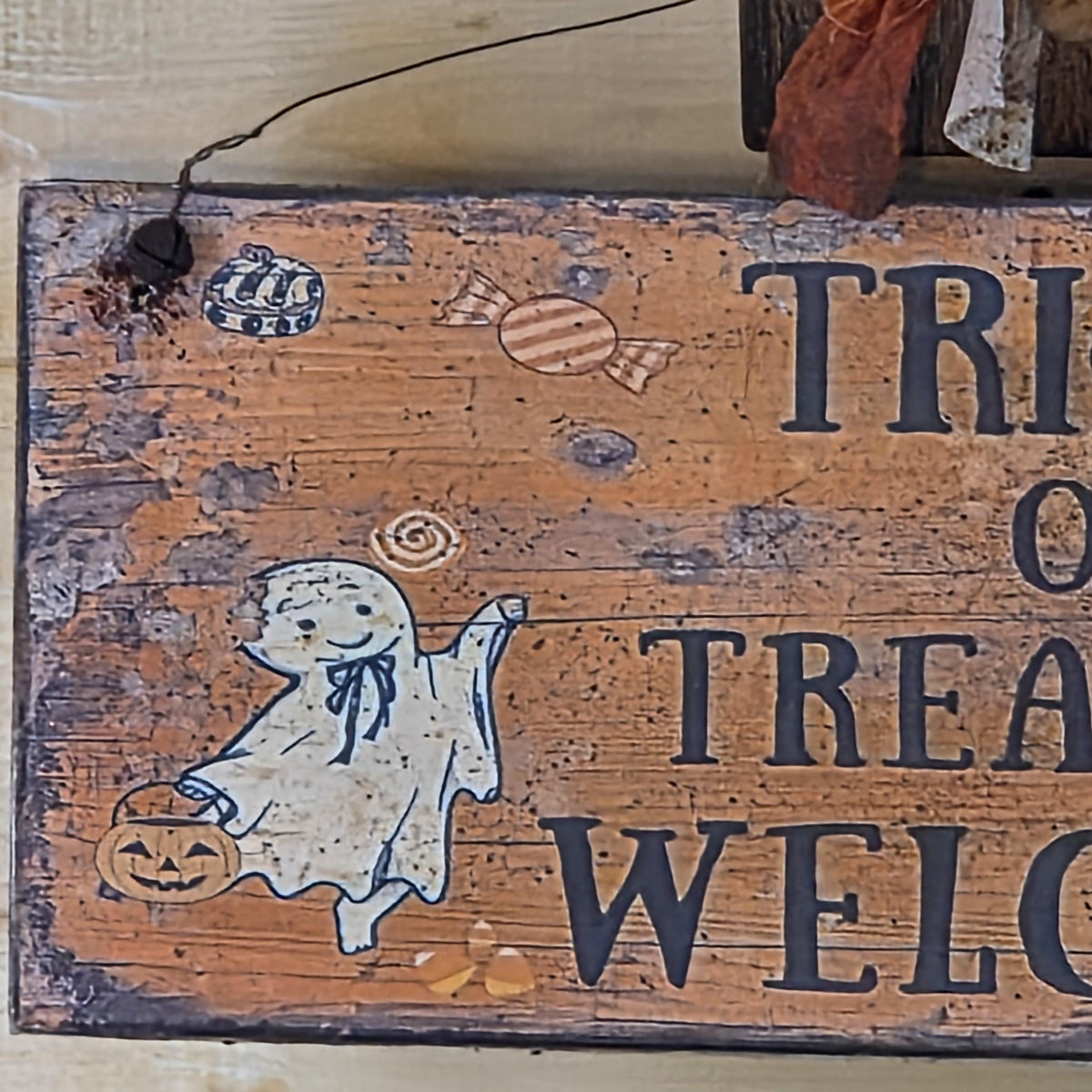 Primitive Halloween Wood Sign | Trick Treaters Welcome Folk Art (13 x 5)