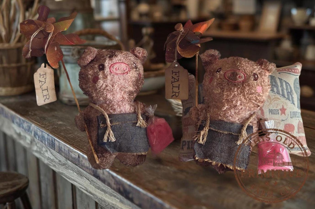 Primitive Farmhouse Pig Shelf Sitter | County Fair Nostalgic Patriotic Decor