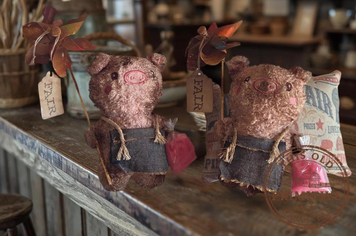 Primitive Farmhouse Pig Shelf Sitter | County Fair Nostalgic Patriotic Decor