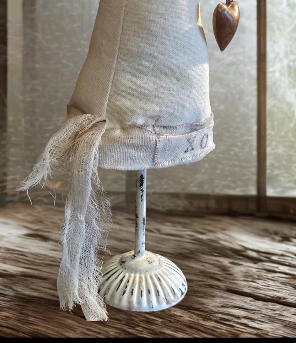 Primitive Valentine Shelf Sitter – Hand-Finished XO Hat Folk Art Decor – Rustic Farmhouse Valentine Display