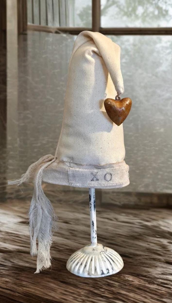 Primitive Valentine Shelf Sitter – Hand-Finished XO Hat Folk Art Decor – Rustic Farmhouse Valentine Display