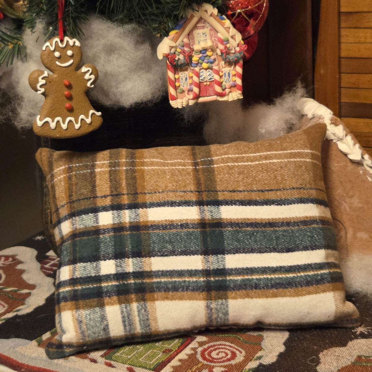 Primitive Gingerbread House Pillow, Vintage Christmas Decor, Farmhouse Shelf Sitter (12x8)